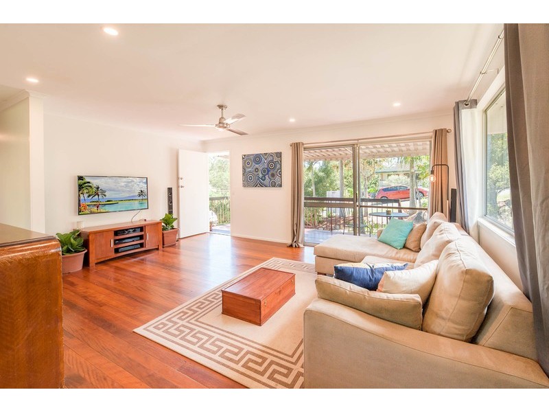 4 Tuttumburra Court, Ferny Hills QLD 4055