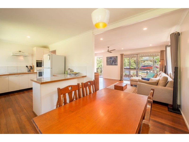 4 Tuttumburra Court, Ferny Hills QLD 4055