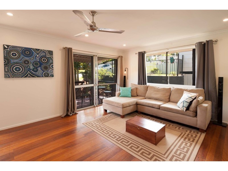 4 Tuttumburra Court, Ferny Hills QLD 4055