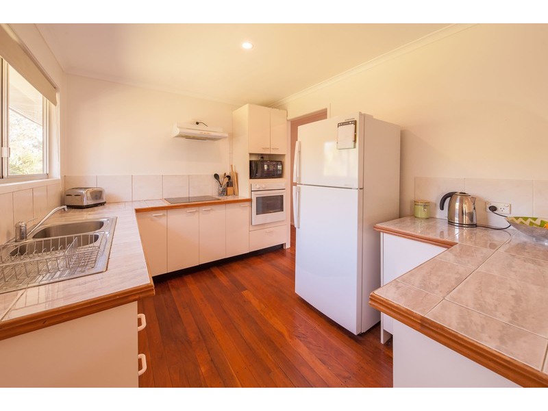 4 Tuttumburra Court, Ferny Hills QLD 4055