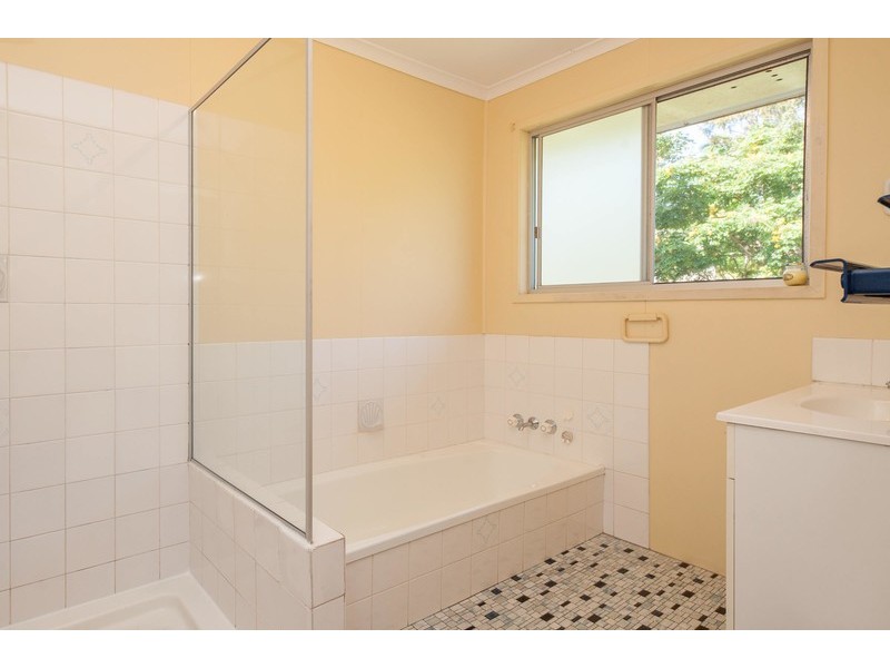 4 Tuttumburra Court, Ferny Hills QLD 4055