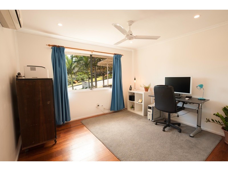 4 Tuttumburra Court, Ferny Hills QLD 4055