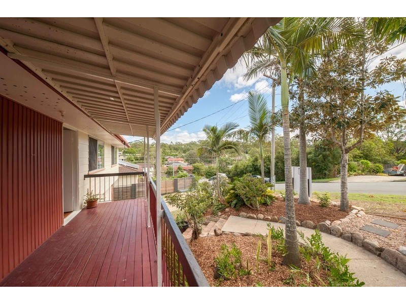 4 Tuttumburra Court, Ferny Hills QLD 4055
