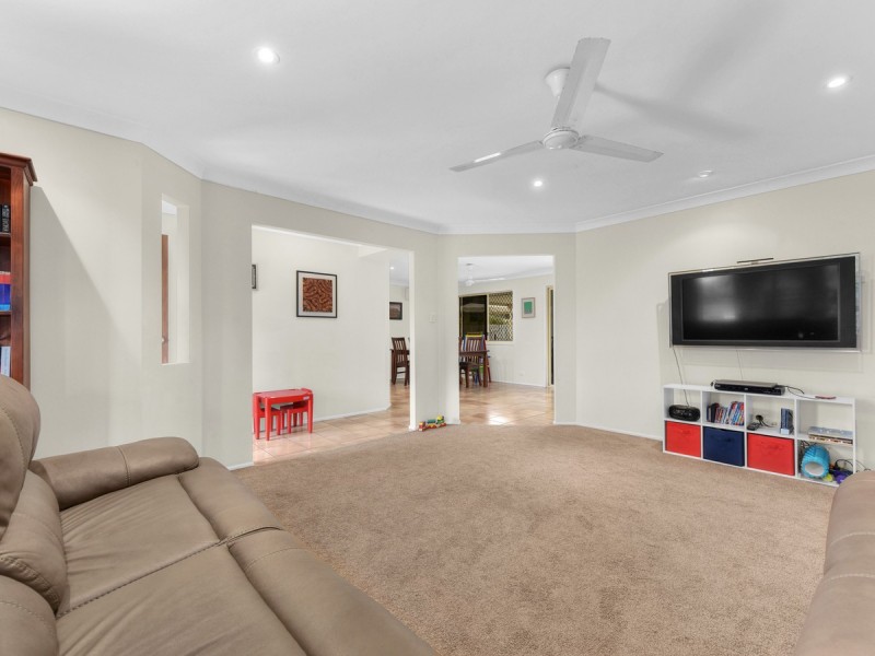 74 Reginald Avenue, Arana Hills QLD 4054