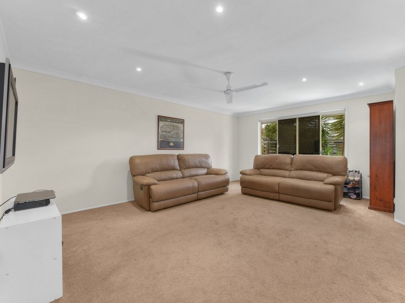 74 Reginald Avenue, Arana Hills QLD 4054