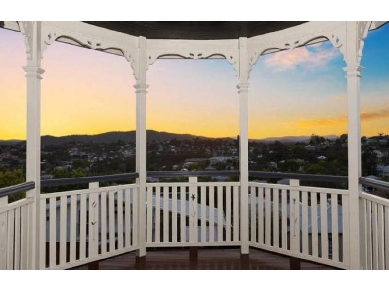 9 Colston Road, Grange QLD 4051