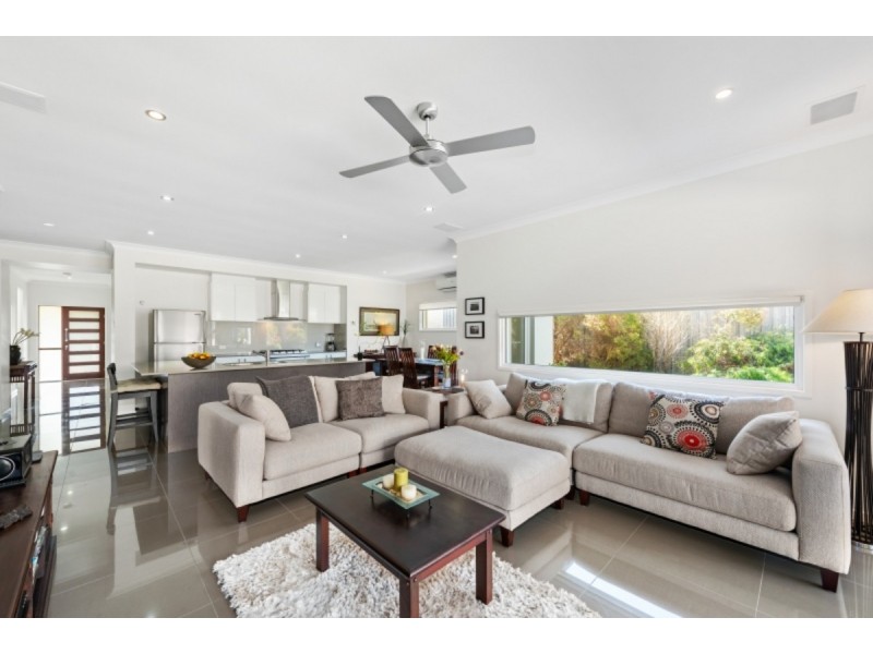 8 Drovers Close, Ferny Hills QLD 4055