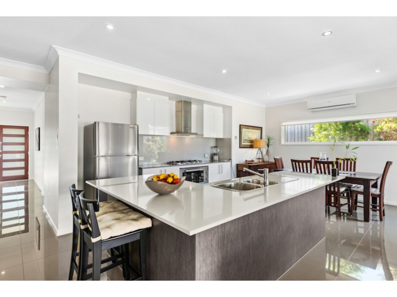 8 Drovers Close, Ferny Hills QLD 4055