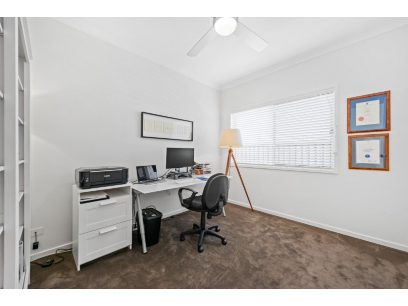 8 Drovers Close, Ferny Hills QLD 4055