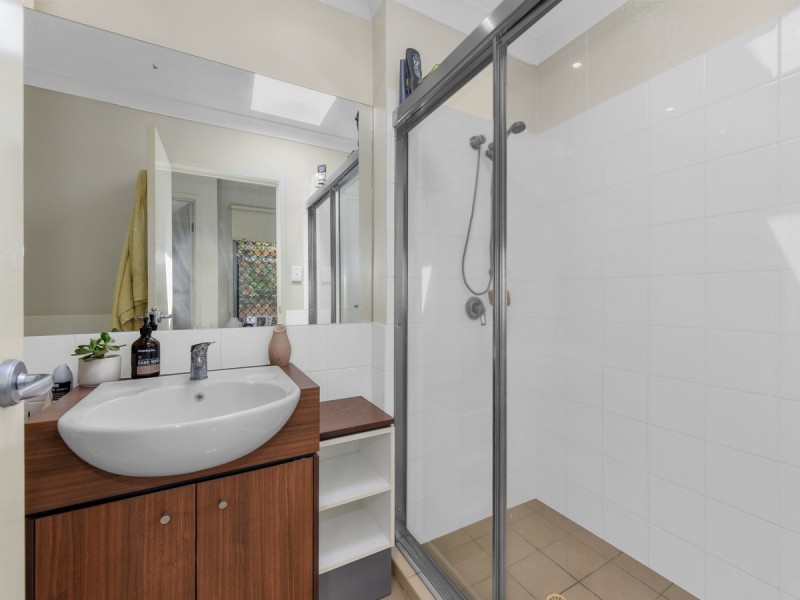 25 Blake Street, Wooloowin QLD 4030