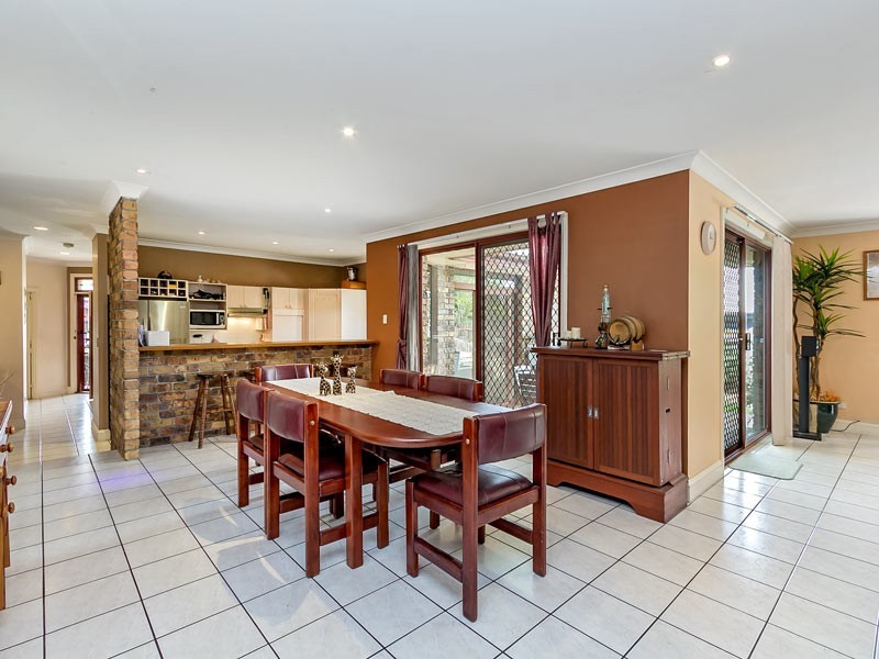 4 Janet Place, Arana Hills QLD 4054