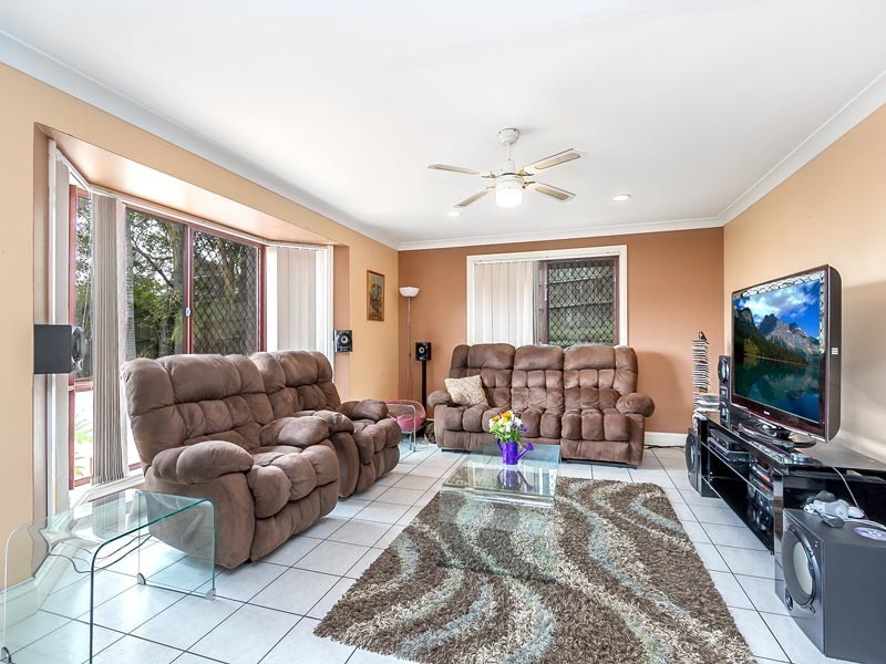 4 Janet Place, Arana Hills QLD 4054