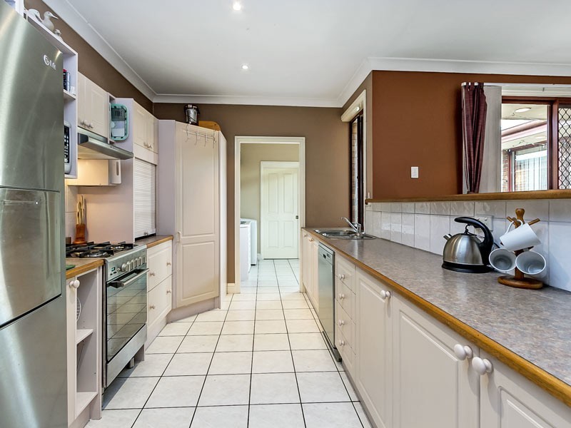 4 Janet Place, Arana Hills QLD 4054