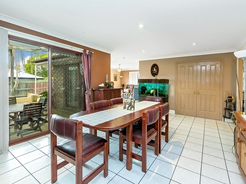 4 Janet Place, Arana Hills QLD 4054