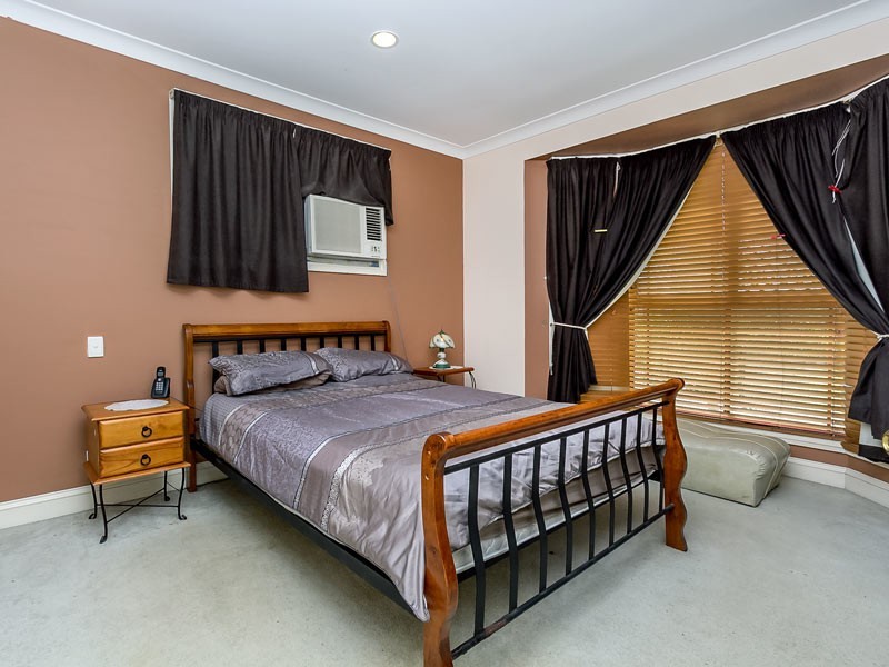 4 Janet Place, Arana Hills QLD 4054