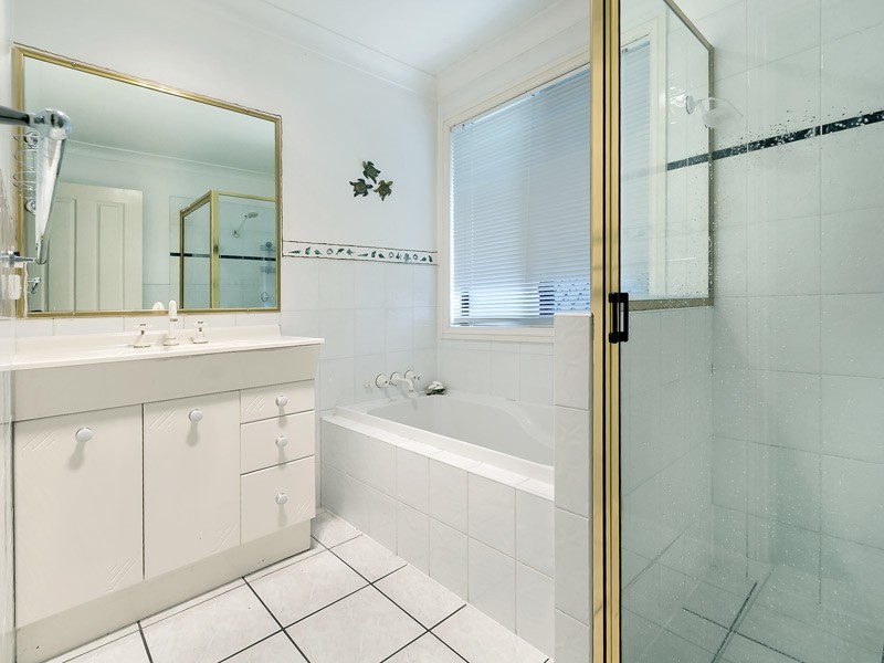 4 Janet Place, Arana Hills QLD 4054