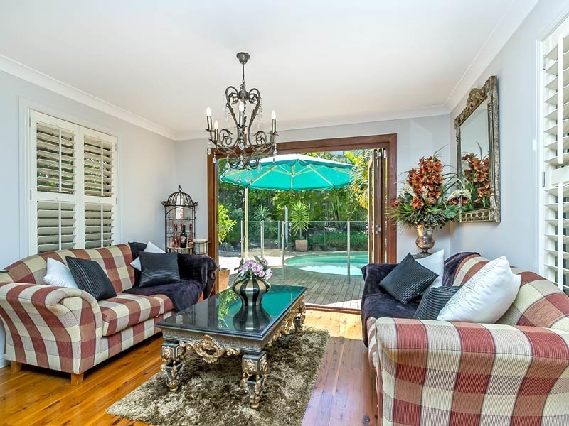 42 Hillenvale Avenue, Arana Hills QLD 4054