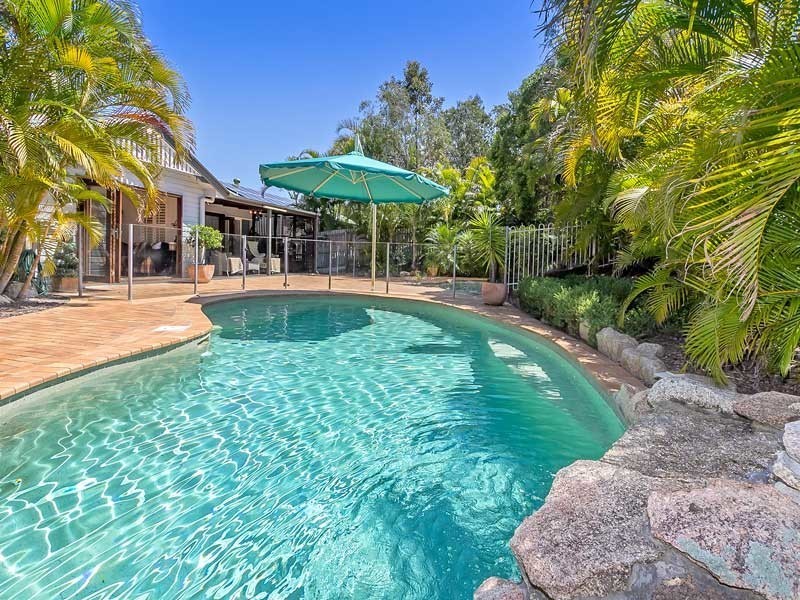 42 Hillenvale Avenue, Arana Hills QLD 4054