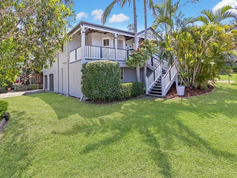 42 Hillenvale Avenue, Arana Hills QLD 4054