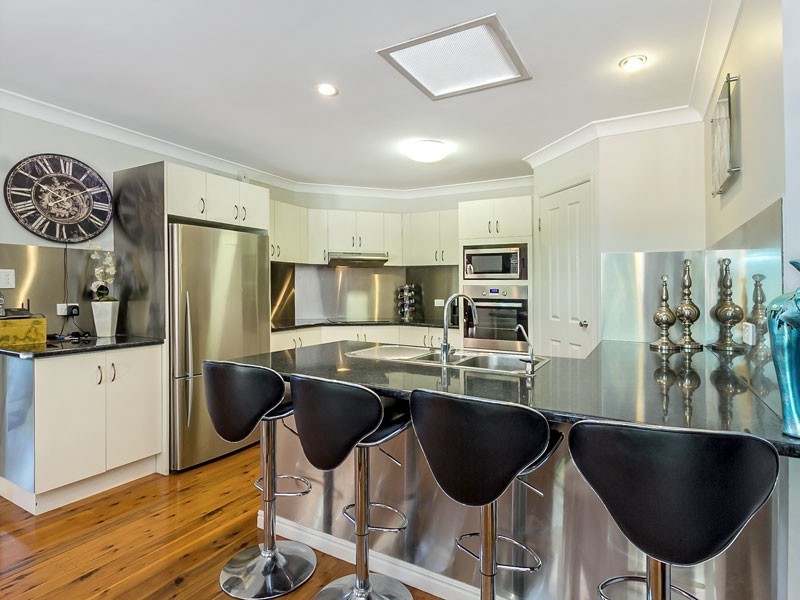 42 Hillenvale Avenue, Arana Hills QLD 4054