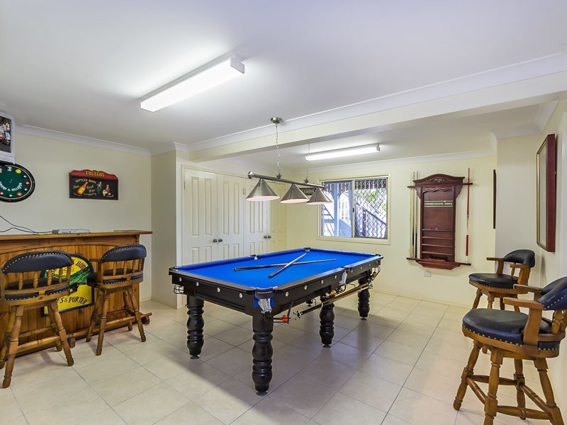 42 Hillenvale Avenue, Arana Hills QLD 4054