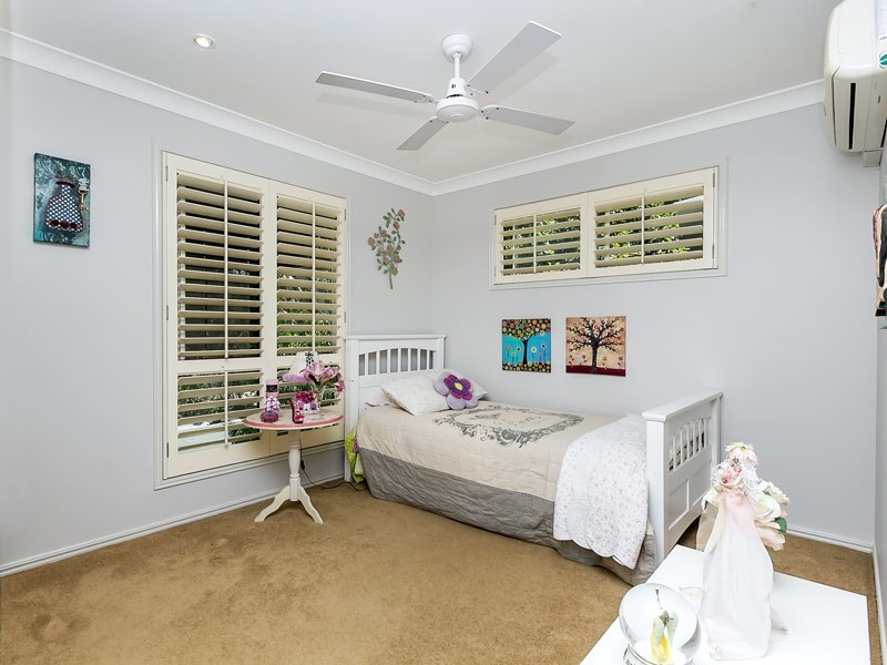 42 Hillenvale Avenue, Arana Hills QLD 4054