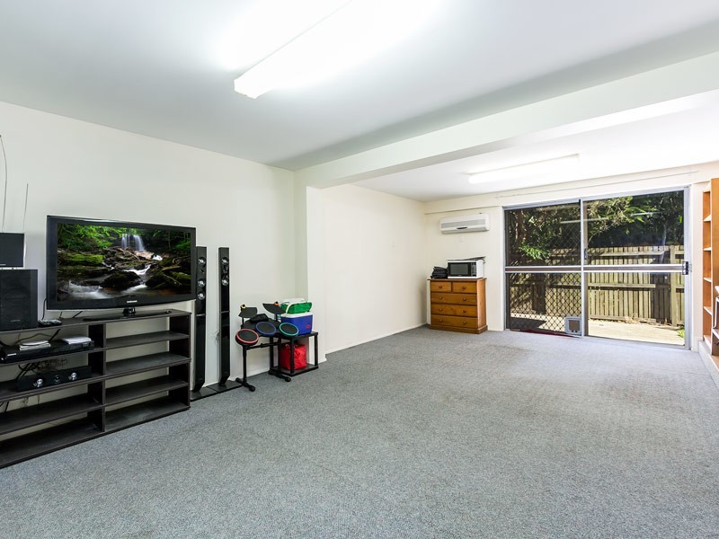 19 Wandearah Crescent, Ferny Hills QLD 4055