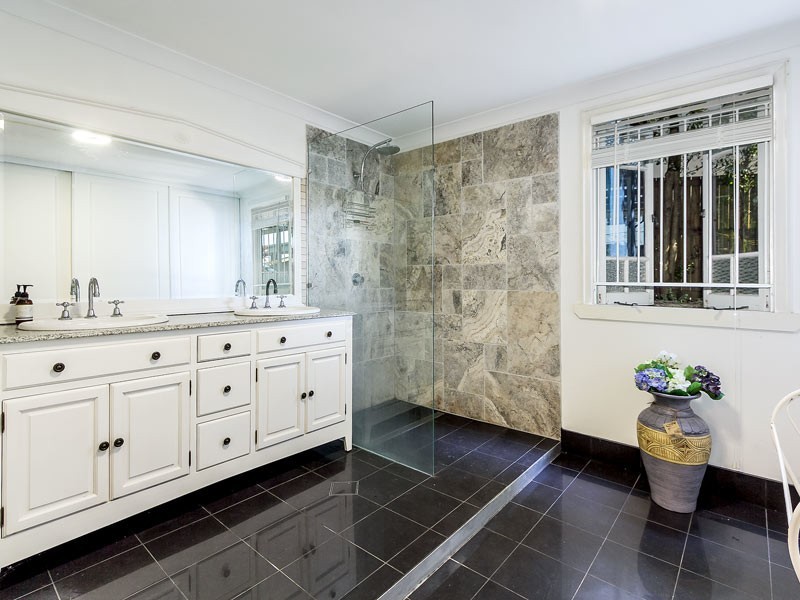 124 Evelyn Street, Grange QLD 4051