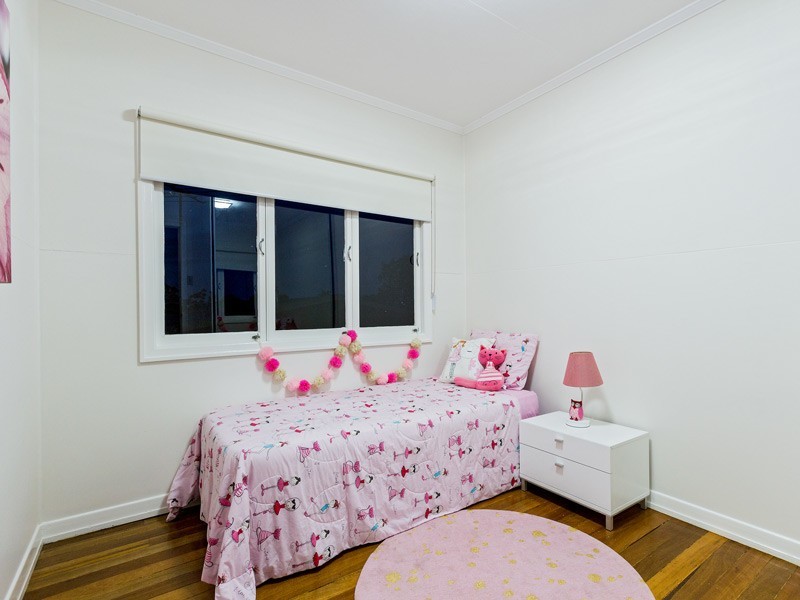 18 Kingaroy Street, Stafford Heights QLD 4053