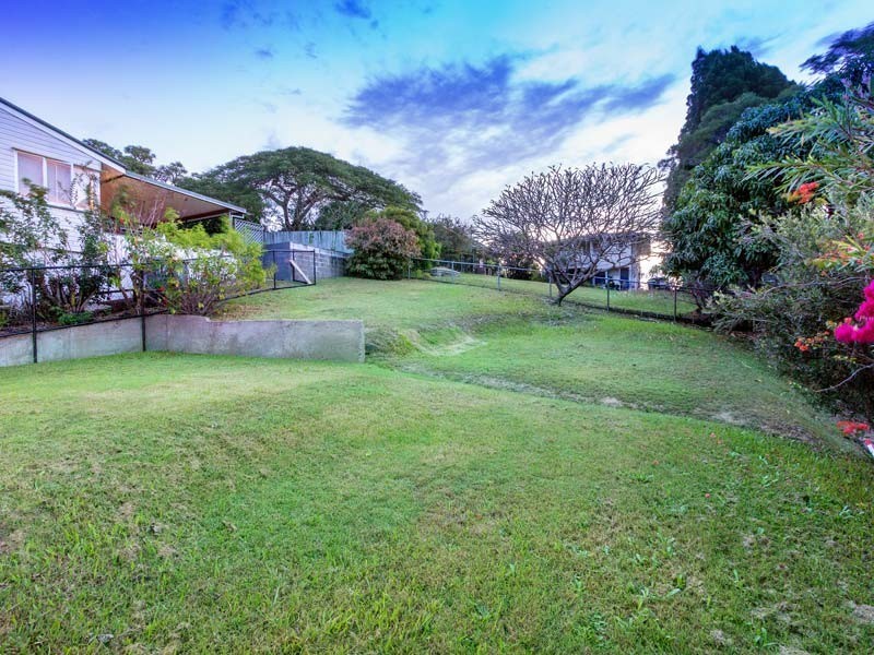 18 Kingaroy Street, Stafford Heights QLD 4053