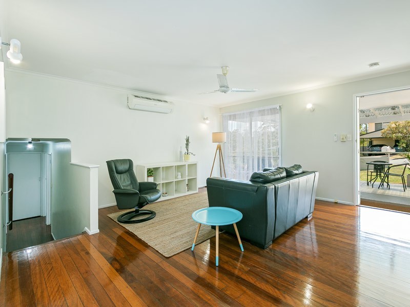 6 Tuttumburra Court, Ferny Hills QLD 4055