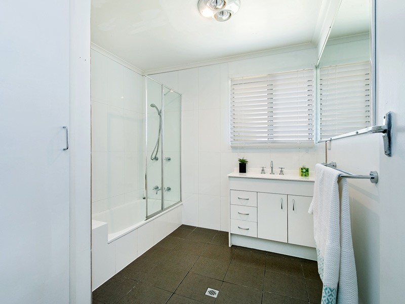 6 Tuttumburra Court, Ferny Hills QLD 4055