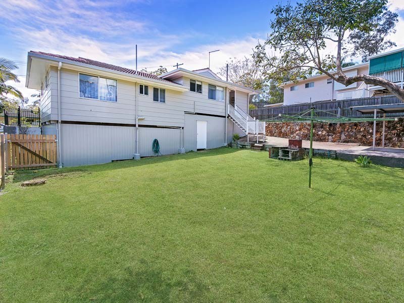 6 Tuttumburra Court, Ferny Hills QLD 4055