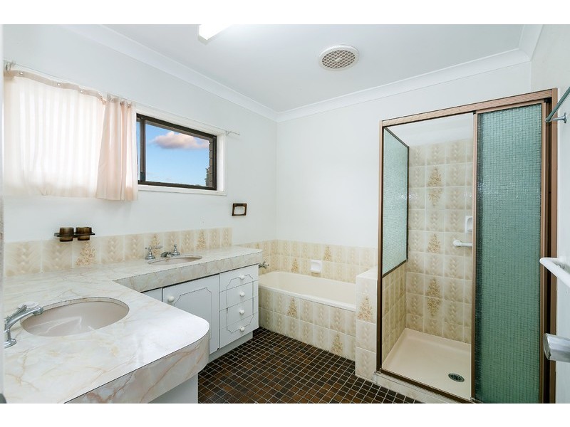 321 Dawson Parade, Arana Hills QLD 4054