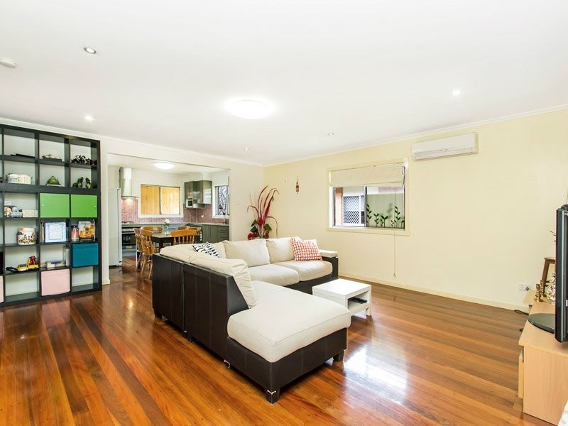 305 Kitchener Road, Stafford Heights QLD 4053