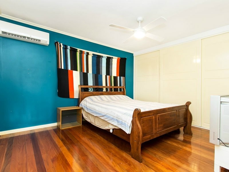 305 Kitchener Road, Stafford Heights QLD 4053