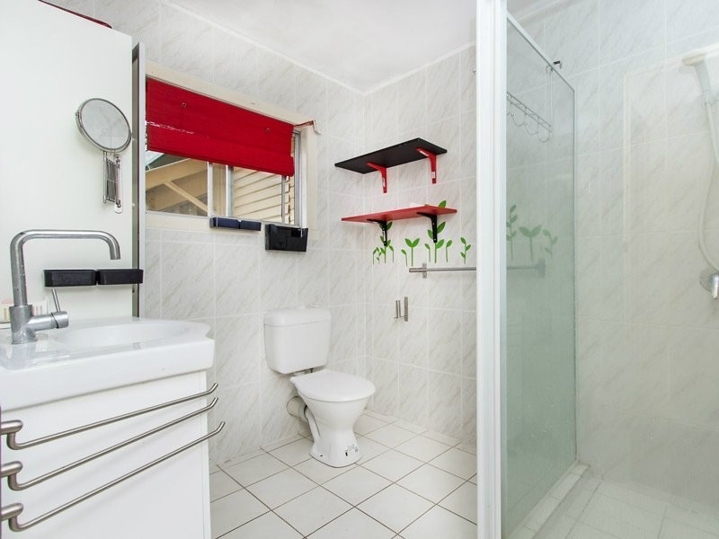 305 Kitchener Road, Stafford Heights QLD 4053