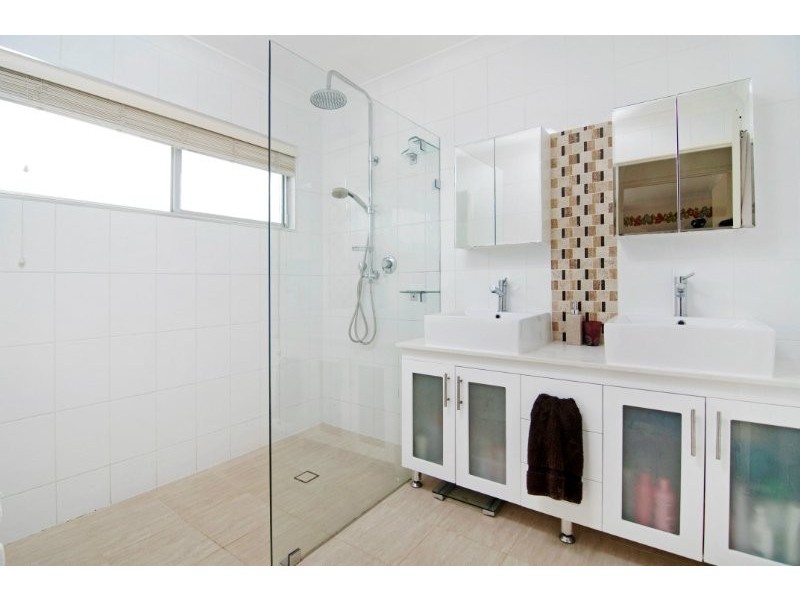 221 Bunya Road, Arana Hills QLD 4054