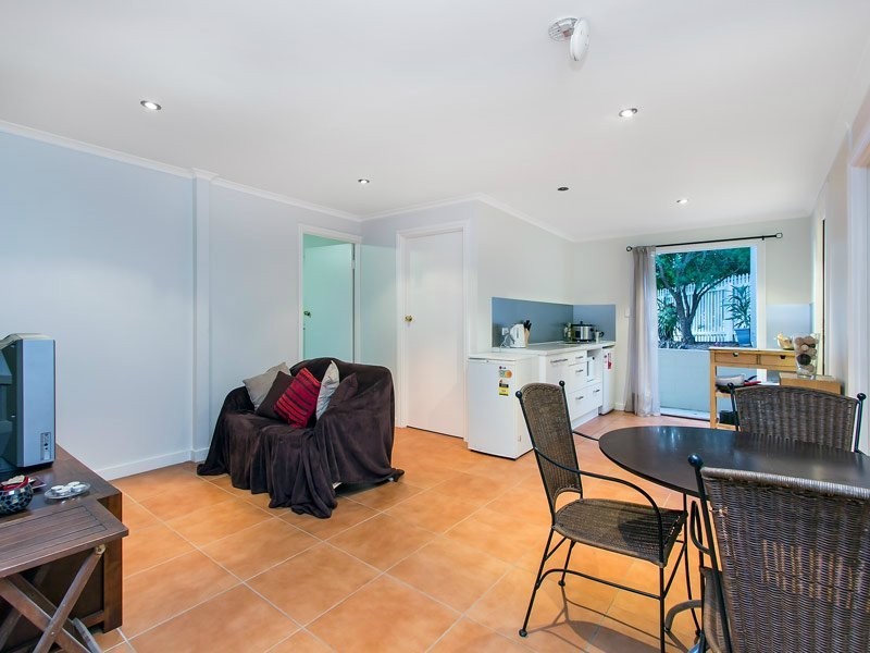 2 Jackson Street, Coorparoo QLD 4151