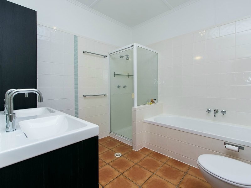 2 Jackson Street, Coorparoo QLD 4151