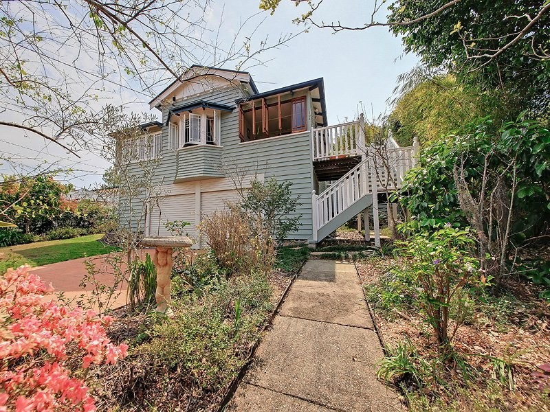 104 Plimsoll Street, Greenslopes QLD 4120