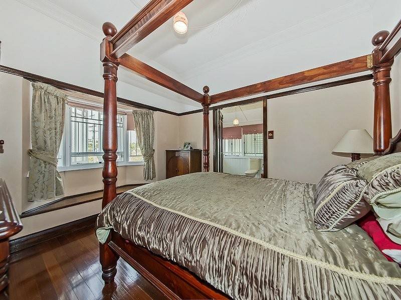 104 Plimsoll Street, Greenslopes QLD 4120