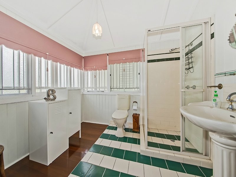 104 Plimsoll Street, Greenslopes QLD 4120