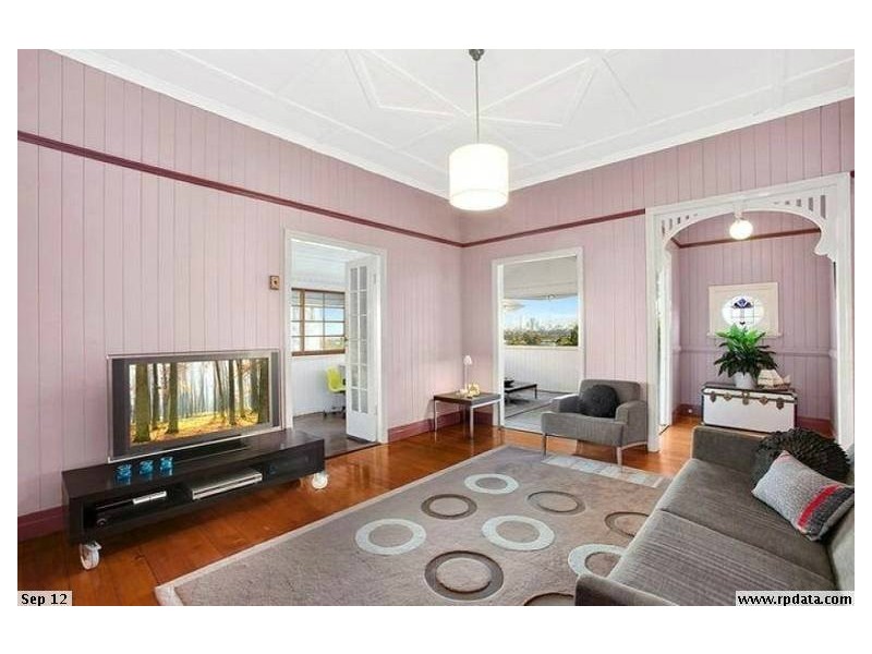 104 Plimsoll Street, Greenslopes QLD 4120