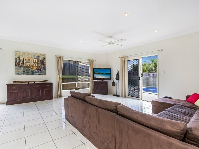 4 Crowe Close, Mcdowall QLD 4053