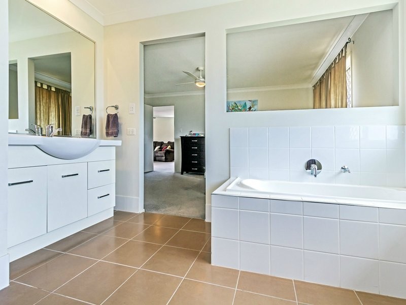 4 Crowe Close, Mcdowall QLD 4053