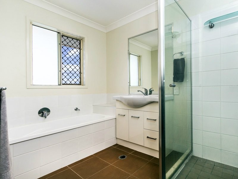 4 Crowe Close, Mcdowall QLD 4053