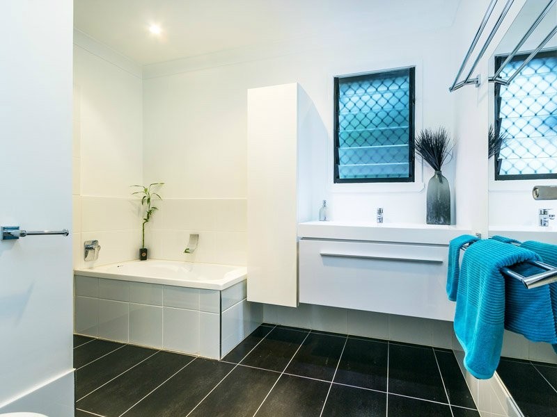 6 St Helens Road, Mitchelton QLD 4053