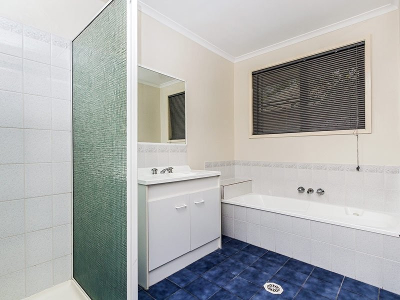 1 Yellowood Drive, Ferny Hills QLD 4055