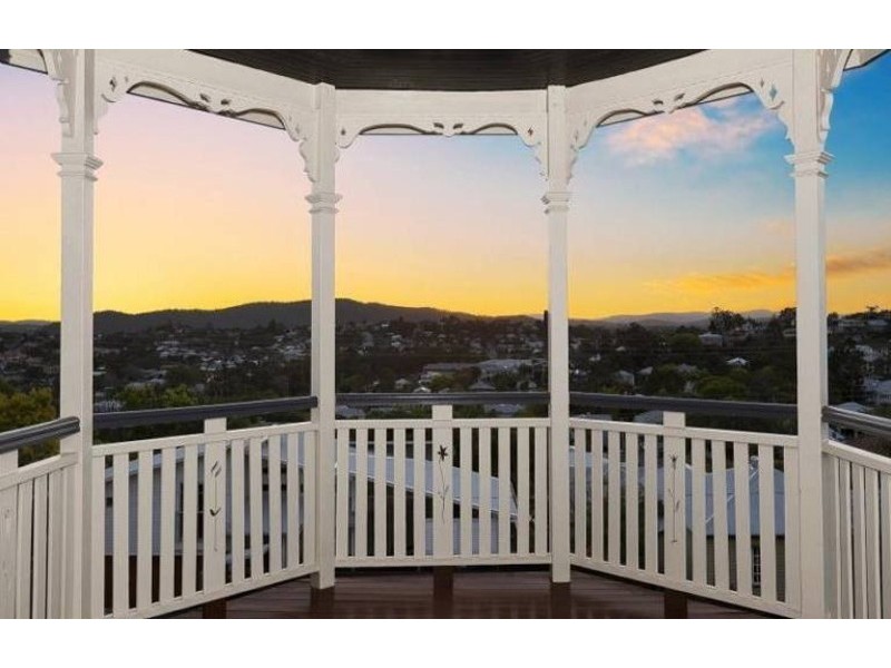 9 Colston Road, Grange QLD 4051